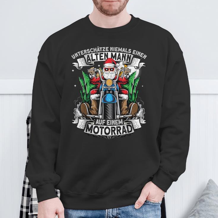 Unterschätze Niemals Einen Alten Mann Auf Einem Motorrad Sweatshirt Geschenke für alte Männer