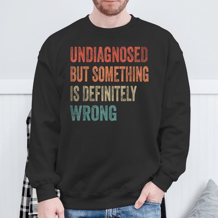 Vintage Undiagnostiziert Aber Etwas Stimmt Definitiv Falsch Retro Sweatshirt Geschenke für alte Männer