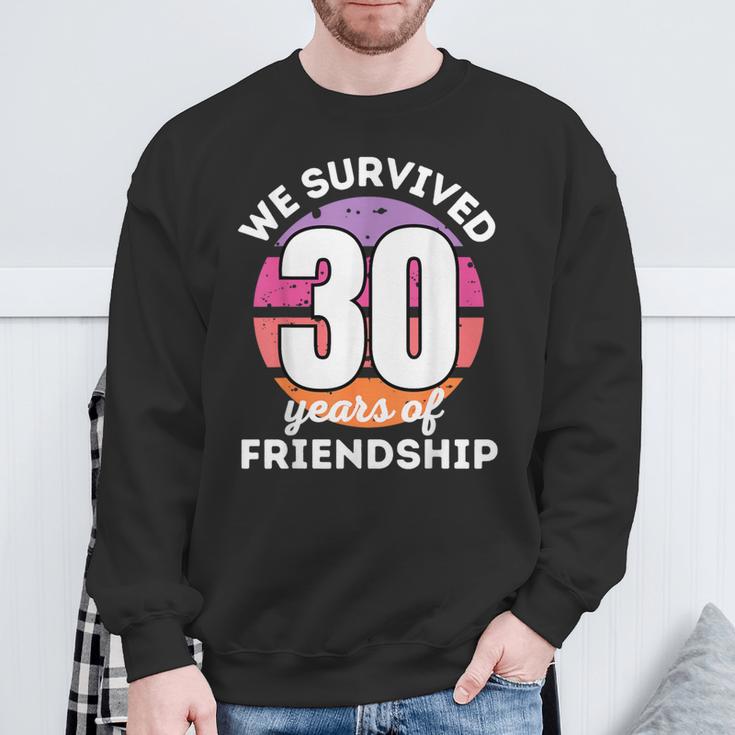 Wir Überlebben 30 Jahre Freundschaft Group Customisation Sweatshirt Geschenke für alte Männer