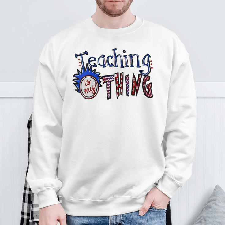 Damen Lustiges Unterrichten Ist Mein Ding Mit-Ausschnitt Sweatshirt Geschenke für alte Männer