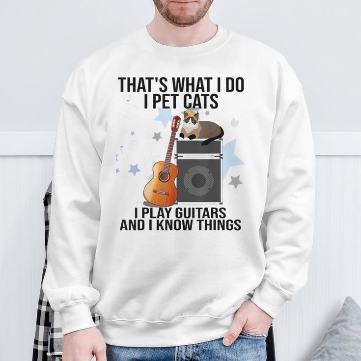 Das Ist Was Ich Mache Ich Streichle Katzen Ich Spiele Gitarre Und Ich Weiß Dinge Sweatshirt Geschenke für alte Männer