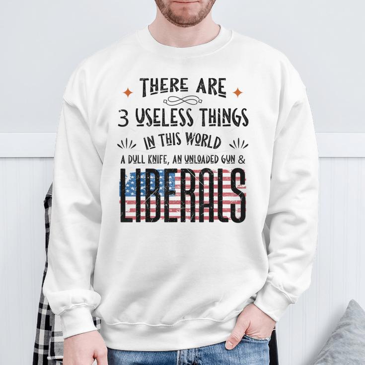 Es Gibt 3 Nutzlose Dinge Auf Dieser Welt Eins Ist Liberale Sweatshirt Geschenke für alte Männer