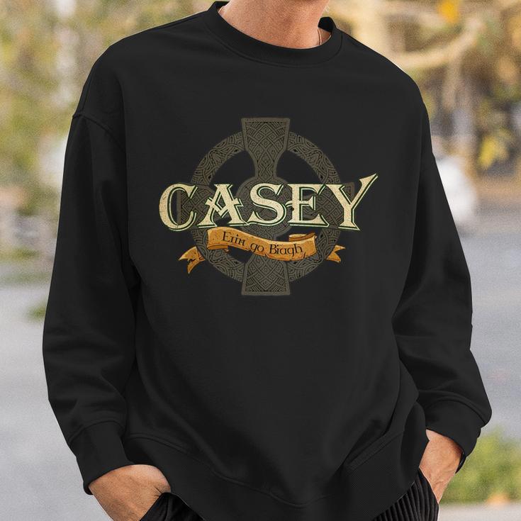 Casey Irischer Nachname Casey Irish Family Name Keltisches Kreuz Sweatshirt Geschenke für Ihn