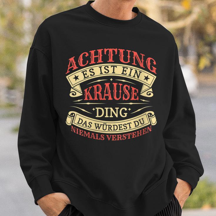 Damen Achtung Es Ist Ein Krause Ding Nachname Namensschild Mit-Ausschnitt Sweatshirt Geschenke für Ihn