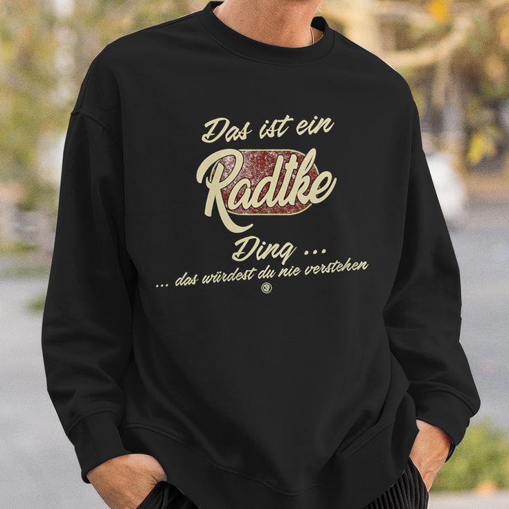 Damen Das Ist Ein Radtke Ding Lustiges Familie Radtke Mit-Ausschnitt Sweatshirt Geschenke für Ihn