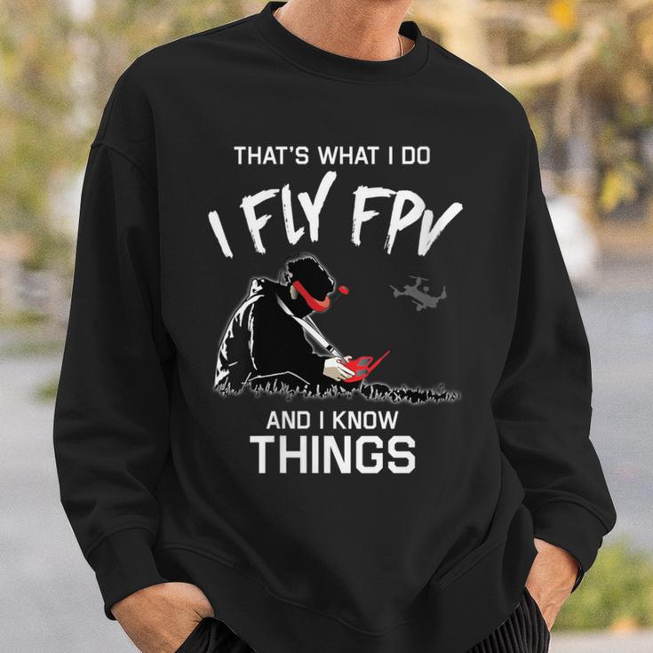 Damen Das Ist Was Ich Tue Ich Fliege Fpv Und Ich Weiß Dinge Mit-Ausschnitt Sweatshirt Geschenke für Ihn