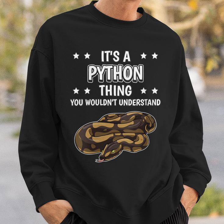 Damen Ist So Ein Python Ding Lustiger Spruch Pythons Mit-Ausschnitt Sweatshirt Geschenke für Ihn