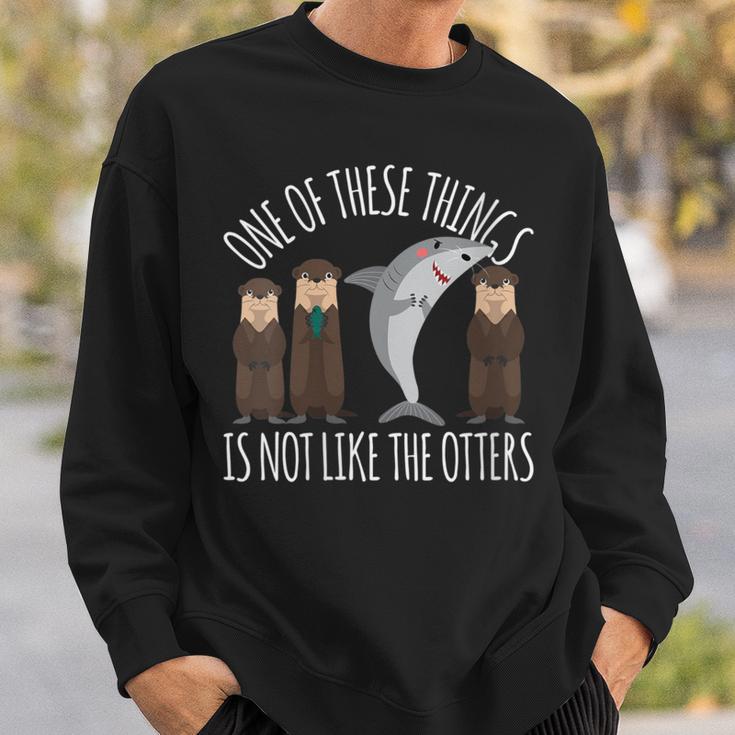 Damen Lustiger Hai Eines Dieser Dinge Ist Nicht Wie Die Otter Mit-Ausschnitt Sweatshirt Geschenke für Ihn