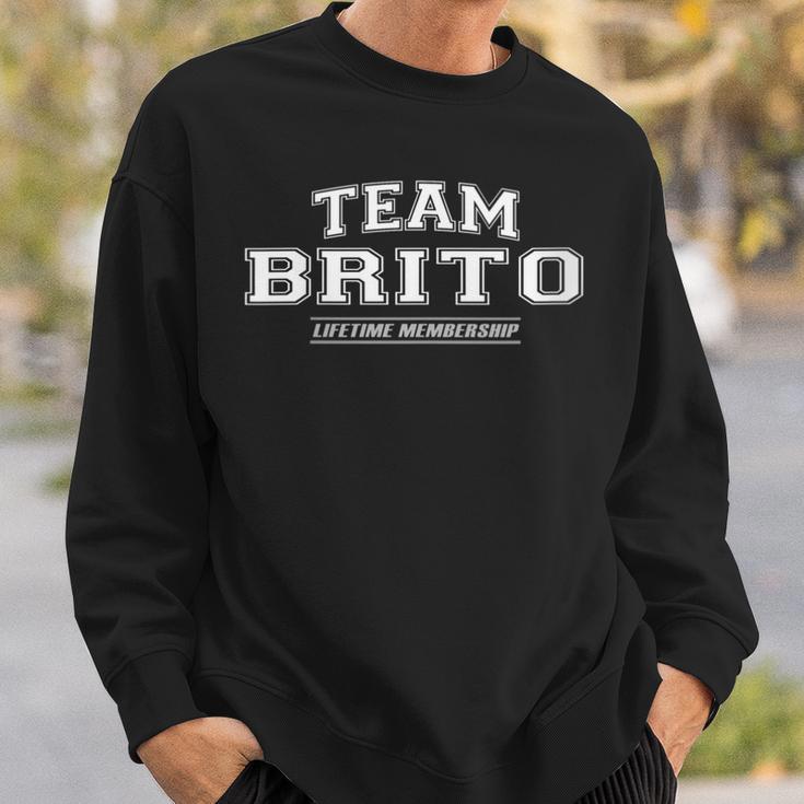 Damen Team Brito Stolzer Familienname Nachname Geschenk Mit-Ausschnitt Sweatshirt Geschenke für Ihn