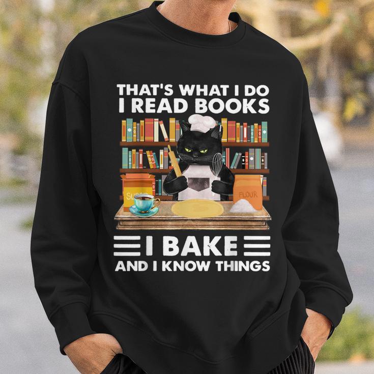 Das Ist Was Ich Mache Ich Lese Bücher Die Ich Backe Und Ich Weiß Dinge Sweatshirt Geschenke für Ihn