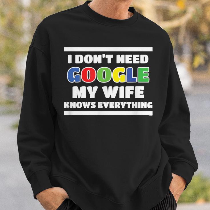 Ich Brauche Kein Google Meine Frau Weiß Alles Husmann German Langu Sweatshirt Geschenke für Ihn