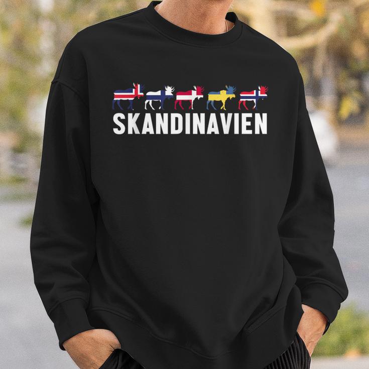 Scandinavia Sweden Norway Denmark Flags Elk Holiday Sweatshirt Geschenke für Ihn