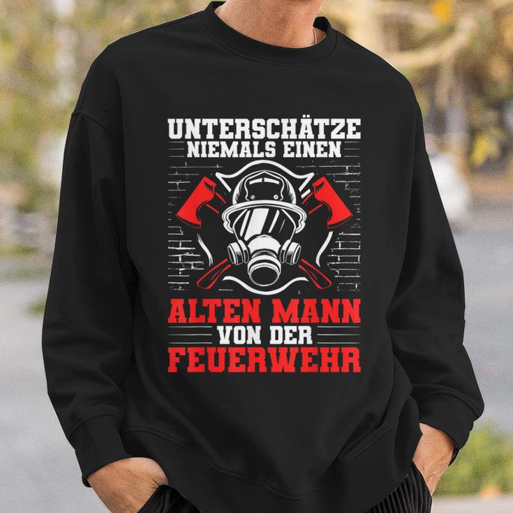 Underschätze Niemal Einen Alten Mann Fire Brigade Grandfather Sweatshirt Geschenke für Ihn