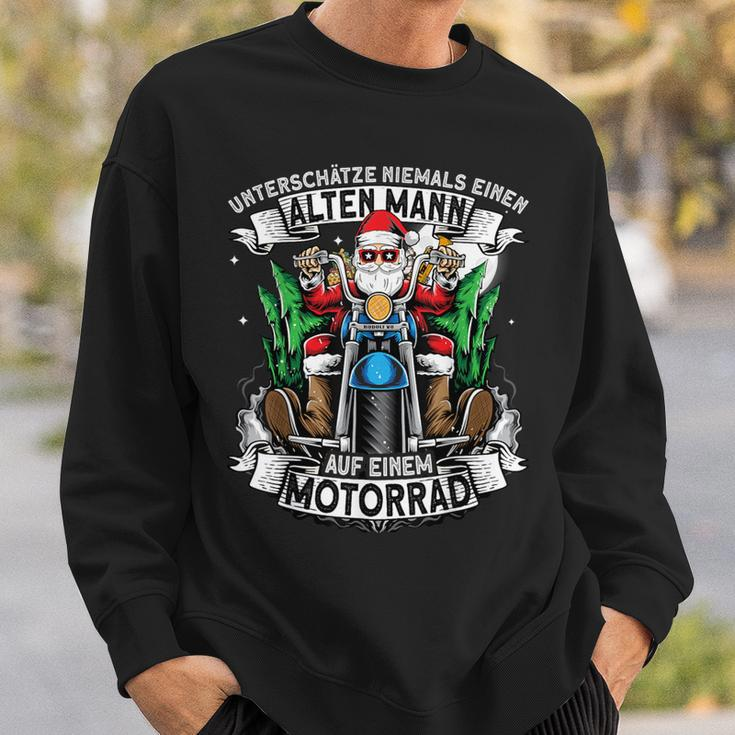 Unterschätze Niemals Einen Alten Mann Auf Einem Motorrad Sweatshirt Geschenke für Ihn