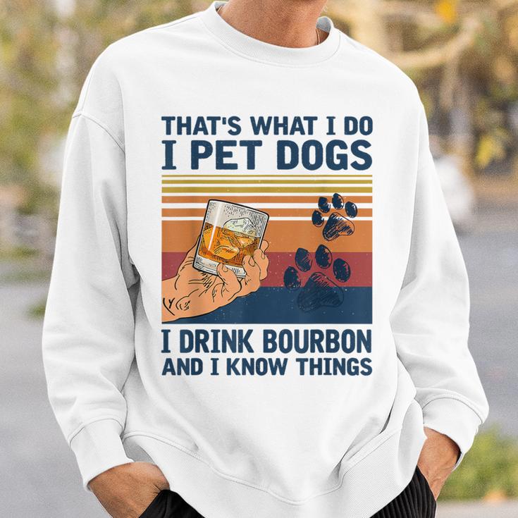 Das Ist Was Ich Mache Ich Pet Dogs Ich Trinke Bourbon Ich Weiß Dinge Sweatshirt Geschenke für Ihn