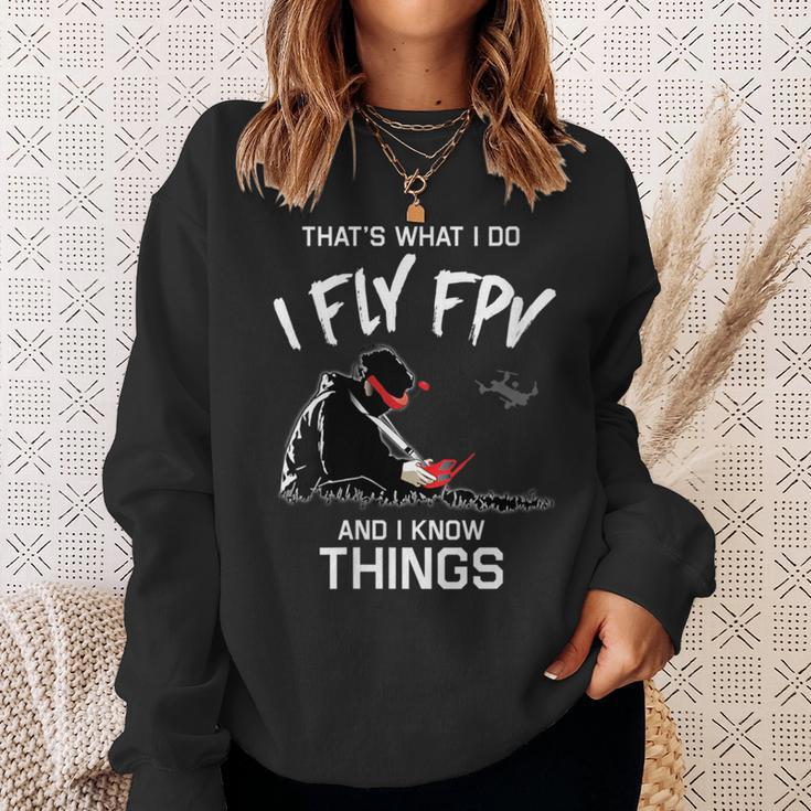 Damen Das Ist Was Ich Tue Ich Fliege Fpv Und Ich Weiß Dinge Mit-Ausschnitt Sweatshirt Geschenke für Sie