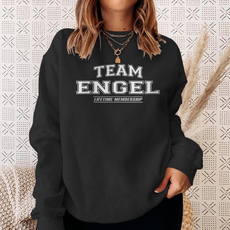 Damen Team Engel Stolzer Familiennachname Nachname Geschenk Mit-Ausschnitt Sweatshirt Geschenke für Sie