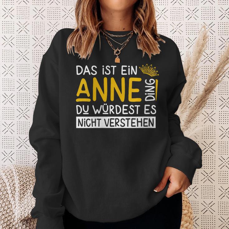 Damenorname Anne Name Namenstag Spruch Das Ist Ein Anne Ding Mit-Ausschnitt Sweatshirt Geschenke für Sie