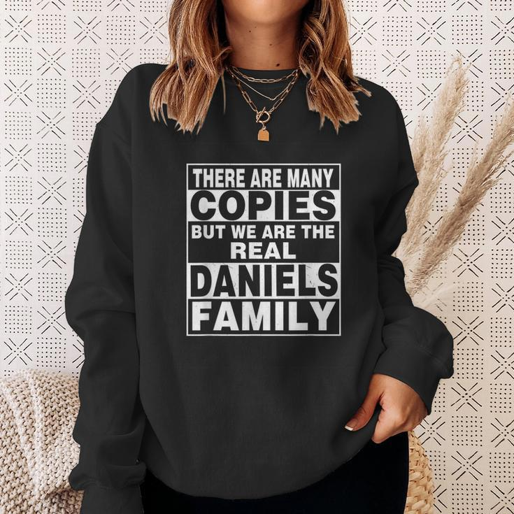 Daniels Last Name Name Personalised Daniels Sweatshirt Geschenke für Sie