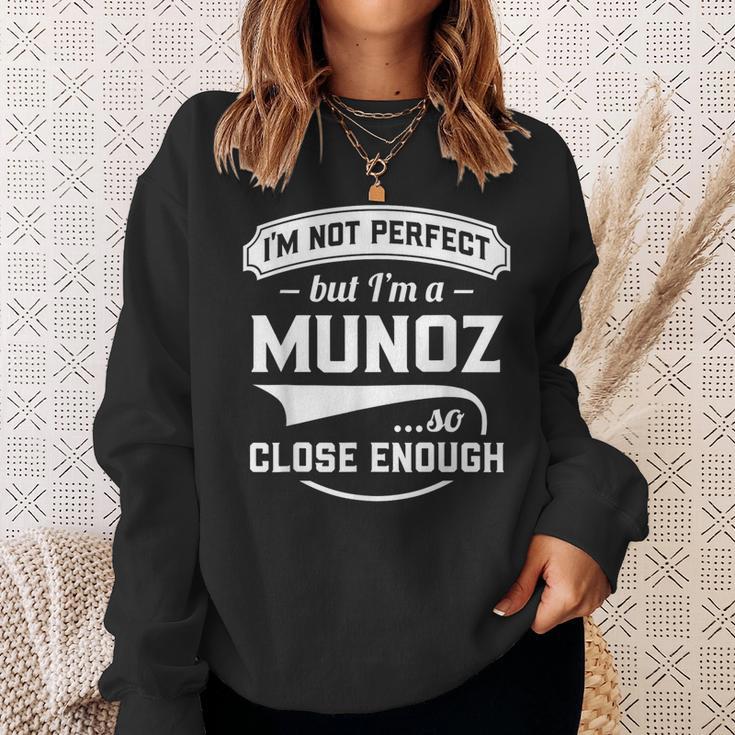 Ich Bin Nicht Perfekt Aber Ich Bin Ein Munoz So Nah Genug Nachname Sweatshirt Geschenke für Sie