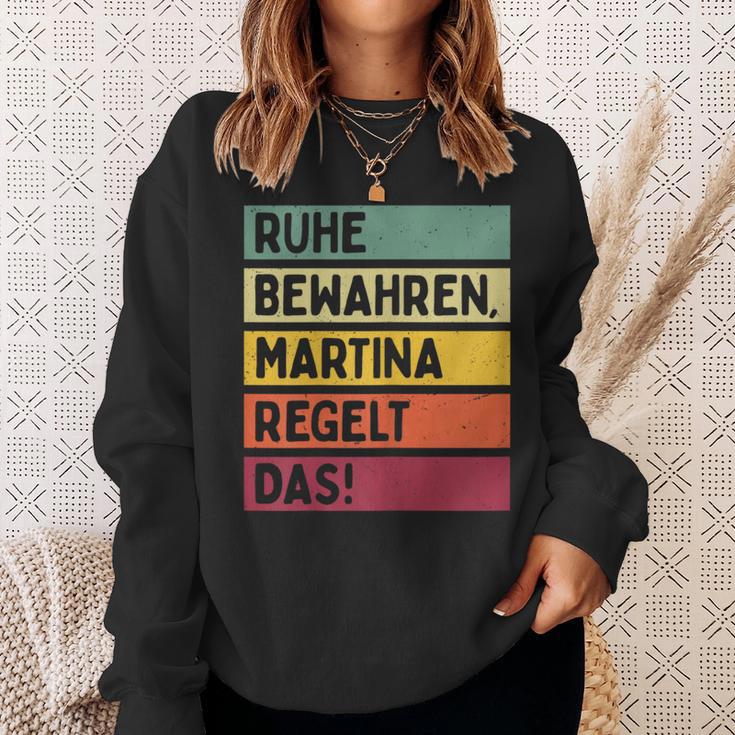 Keeben Martina Regelt Das Saying In Retro Colours Sweatshirt Geschenke für Sie