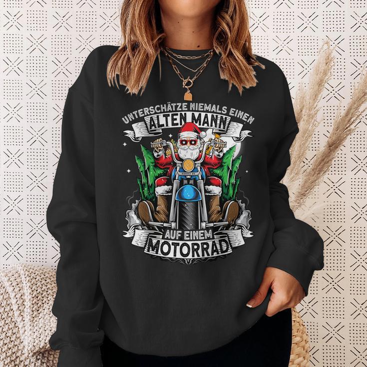 Unterschätze Niemals Einen Alten Mann Auf Einem Motorrad Sweatshirt Geschenke für Sie