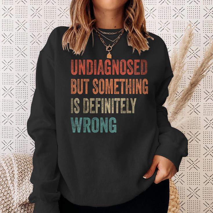 Vintage Undiagnostiziert Aber Etwas Stimmt Definitiv Falsch Retro Sweatshirt Geschenke für Sie