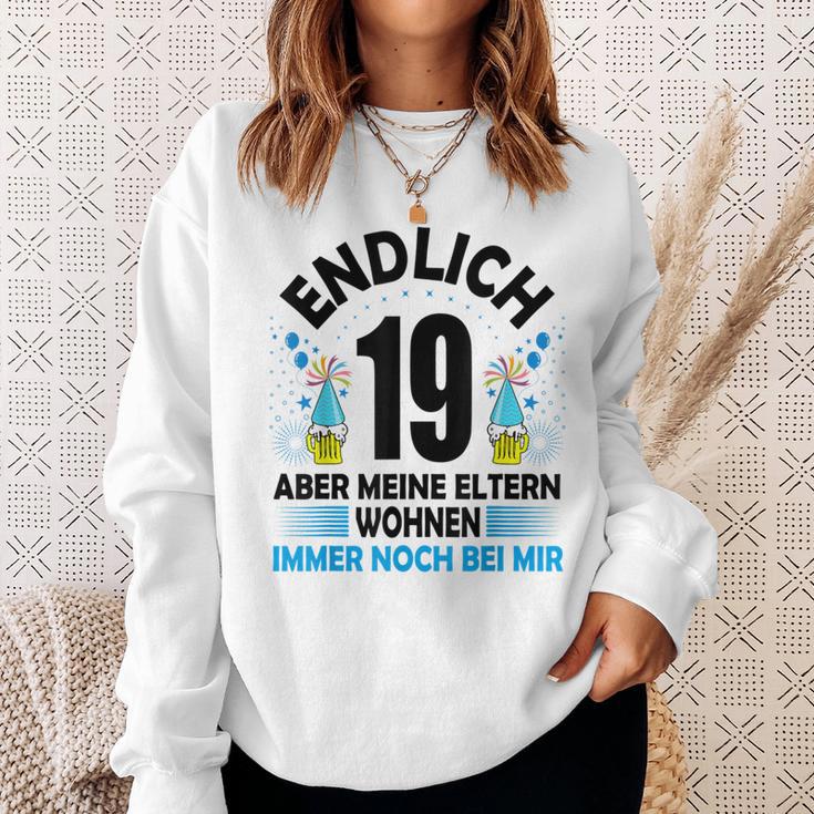 Endlich 19 Aber Meine Eltern Wohnen Noch Bei Mir Sweatshirt Geschenke für Sie