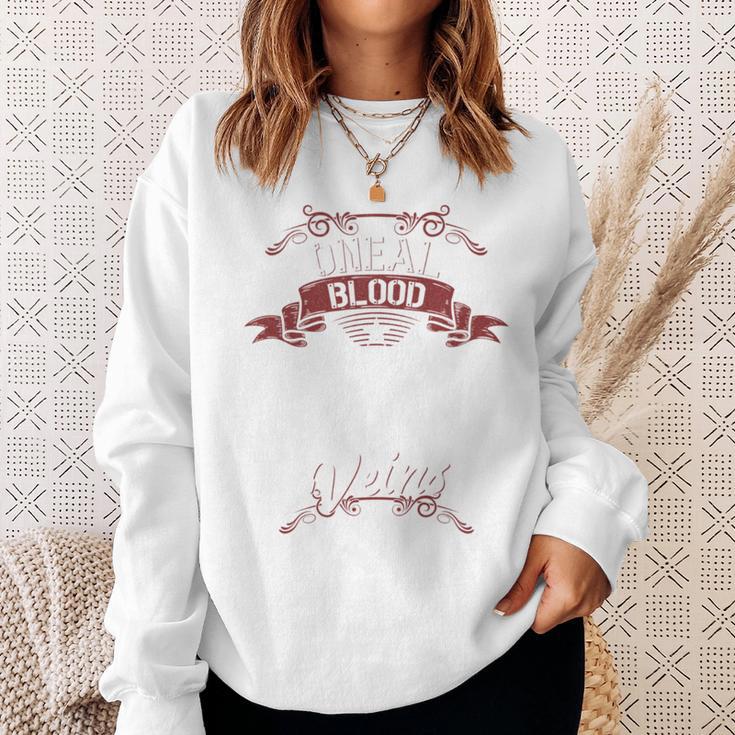 Oneal Blood Runs Through Myeins Last Name Family S Sweatshirt Geschenke für Sie