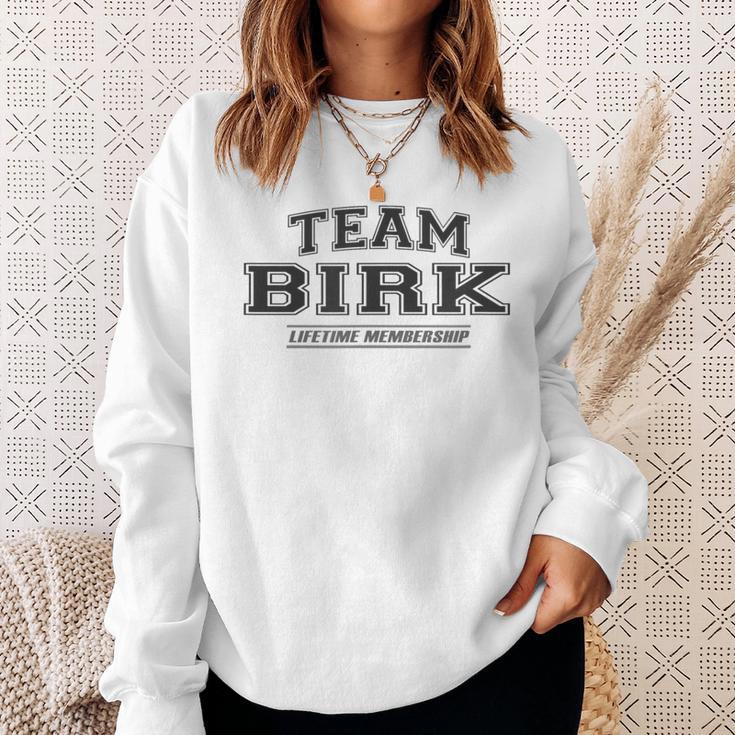 Team Birk Proud Surname Last Name Gray Sweatshirt Geschenke für Sie