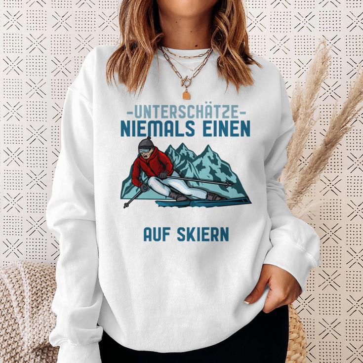 Unterschätze Niemals Einen Alten Mann Auf Skis I Skiing Long-Sleeved Sweatshirt Geschenke für Sie