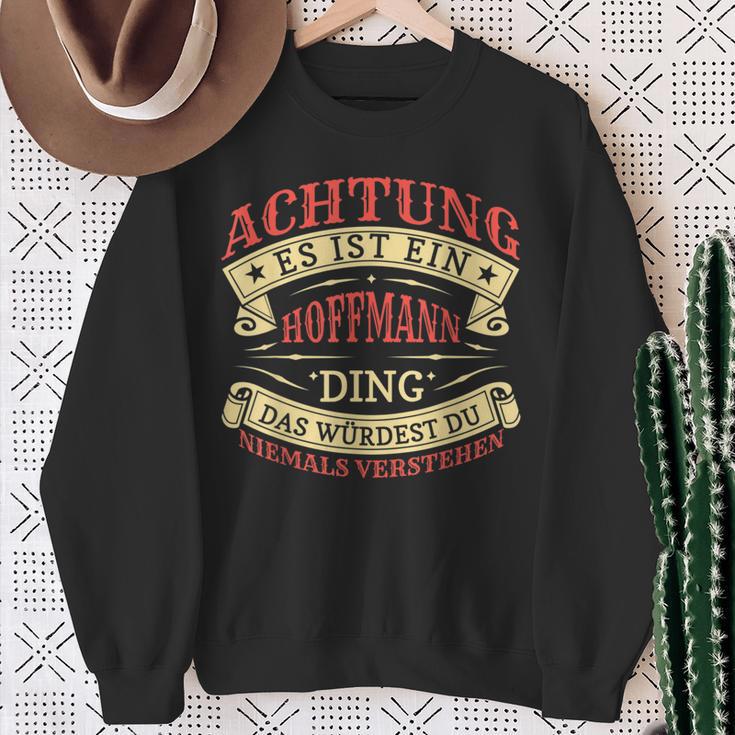 Achtung Es Ist Ein Hoffmann Ding Last Name Plate S Sweatshirt Geschenke für alte Frauen