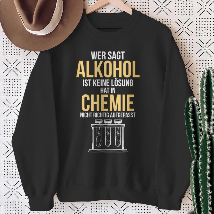 Alcohol Is A Solution Chemist Scientist Sweatshirt Geschenke für alte Frauen