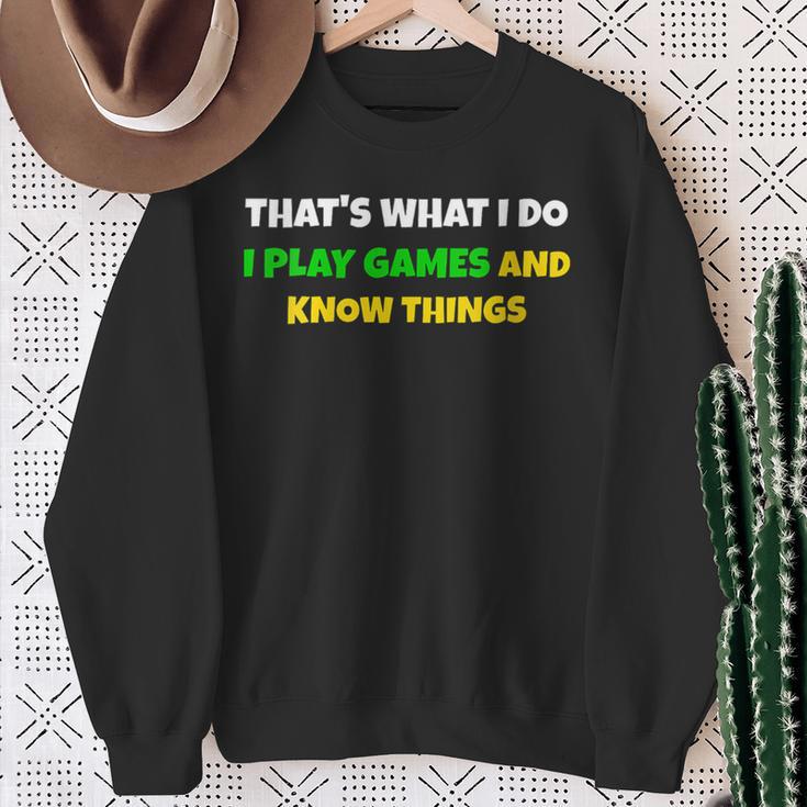 Damen Lustig Das Ist Was Ich Mache Ich Spiele Und Weiß Dinge Mit-Ausschnitt Sweatshirt Geschenke für alte Frauen