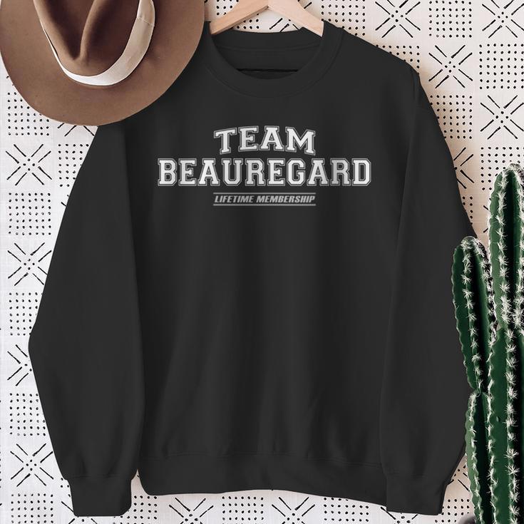 Damen Team Beauregard Stolzer Familiennachname Nachname Geschenk Mit-Ausschnitt Sweatshirt Geschenke für alte Frauen