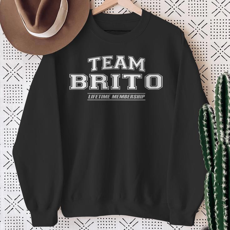 Damen Team Brito Stolzer Familienname Nachname Geschenk Mit-Ausschnitt Sweatshirt Geschenke für alte Frauen