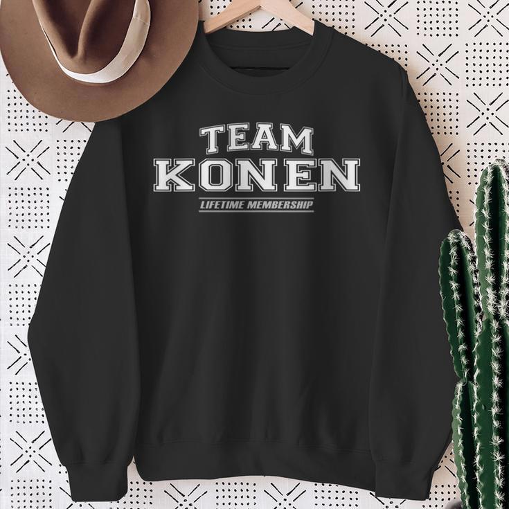 Damen Team Konen Stolzer Familienname Nachname Geschenk Mit-Ausschnitt Sweatshirt Geschenke für alte Frauen