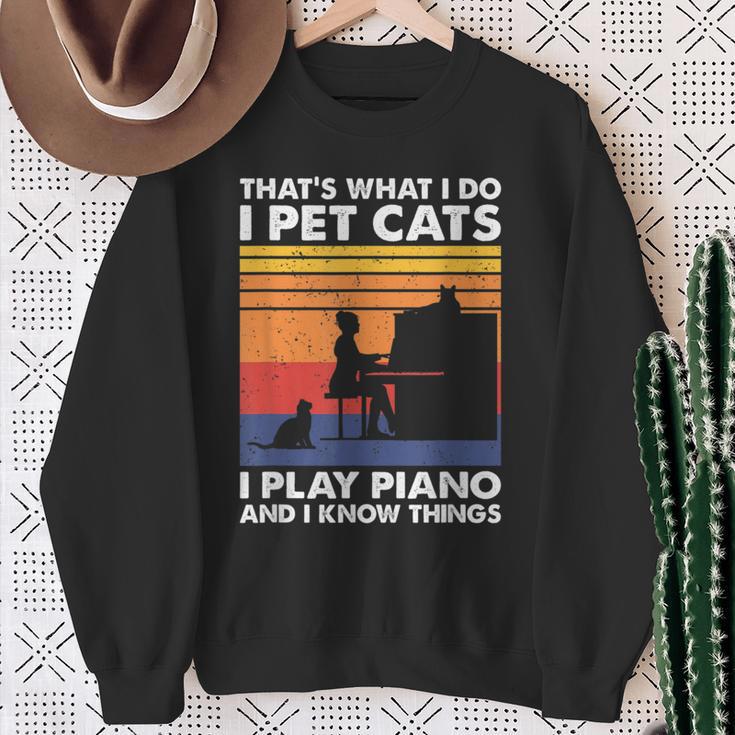 Das Ist Was Ich Mache Ich Streichle Katzen Ich Spiele Klavier Und Ich Weiß Dinge Sweatshirt Geschenke für alte Frauen