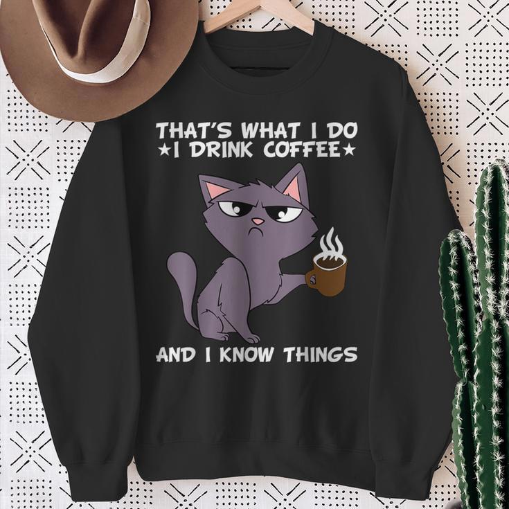 Das Ist Was Ich Tue Ich Trinke Kaffee Und Ich Weiß Dinge German Lang S Sweatshirt Geschenke für alte Frauen