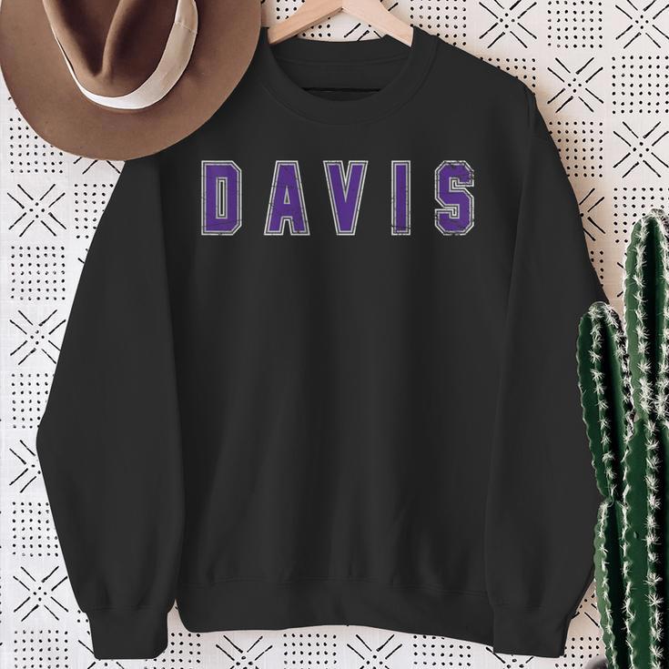 Distressed Davis Proud Family Surname Familia Sweatshirt Geschenke für alte Frauen