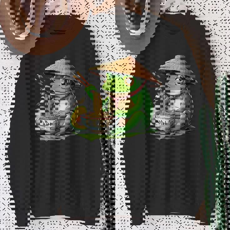 Frog Eating Ramen Kawaii Japanese Noodles Sweatshirt Gifts for Old Women