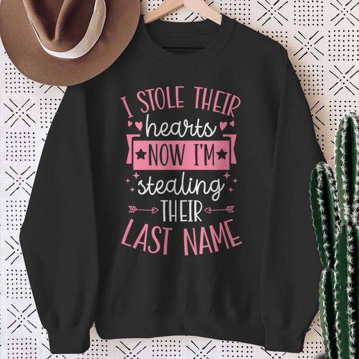 Ich Habe Ihre Herzen Gestohlen Jetzt Stehle Ich Ihren Surnamen German Sweatshirt Geschenke für alte Frauen