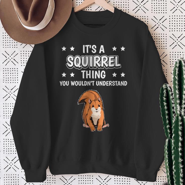 Ist So Ein Eichhörnchen Ding Lustiger Spruch Eichhörnchen Sweatshirt Geschenke für alte Frauen