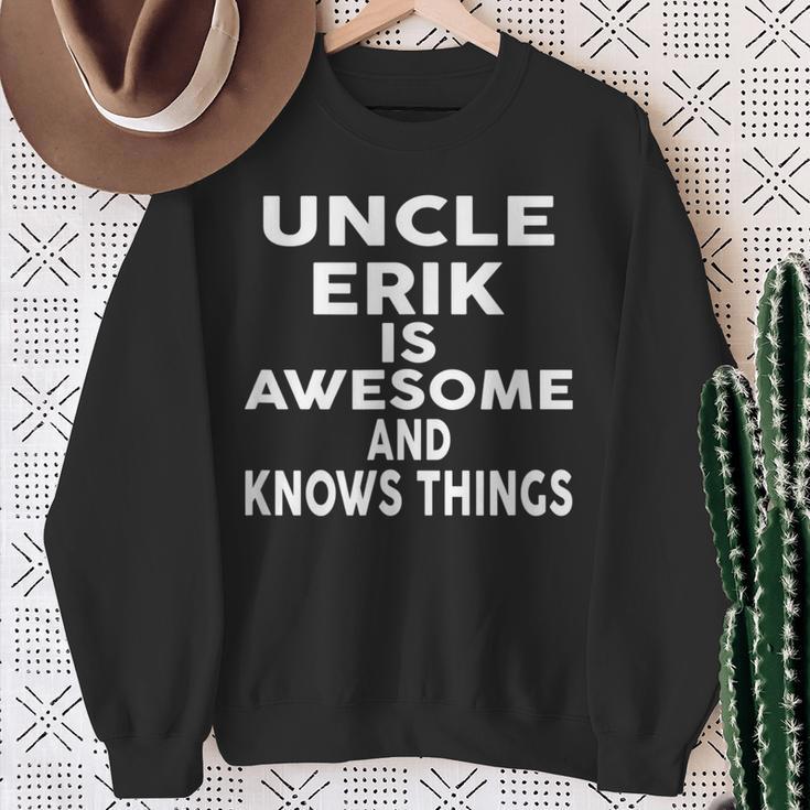 Onkel Erik Ist Großartig Und Weiß Dinge Sweatshirt Geschenke für alte Frauen