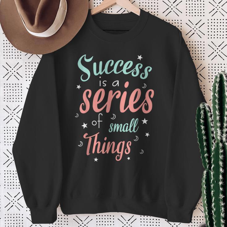 Success Ist Eine Reiheon Kleinen Dingen Motivierende Worte Sweatshirt Geschenke für alte Frauen