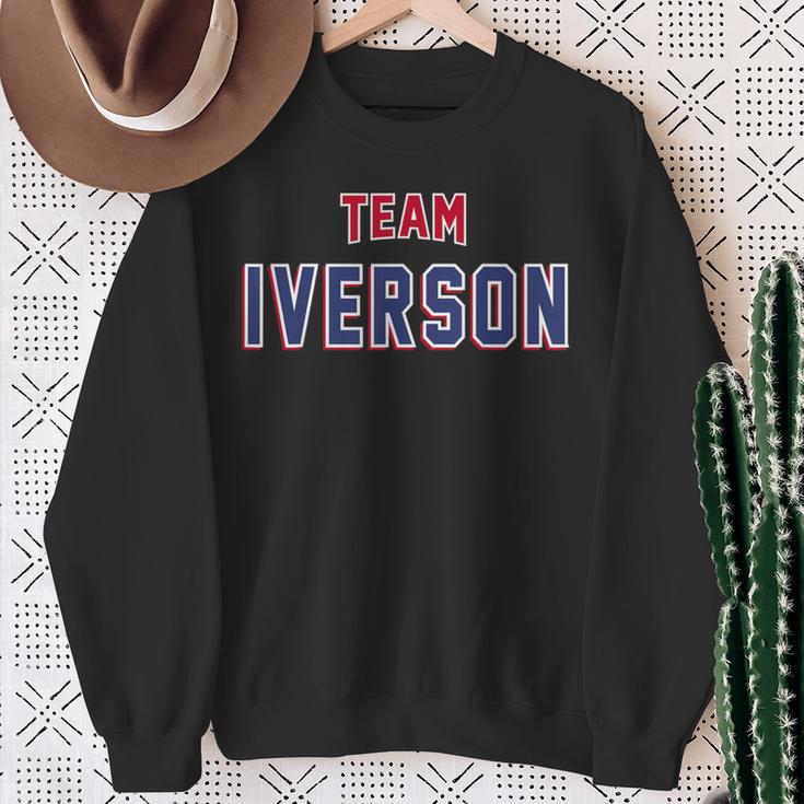 Team Iverson Last Name Proud Family Last Name Sweatshirt Geschenke für alte Frauen