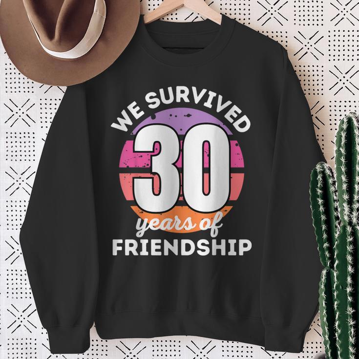 Wir Überlebben 30 Jahre Freundschaft Group Customisation Sweatshirt Geschenke für alte Frauen