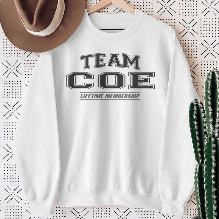 Damen Team Coe Stolzer Familiennachname Nachname Geschenk Mit-Ausschnitt Sweatshirt Geschenke für alte Frauen