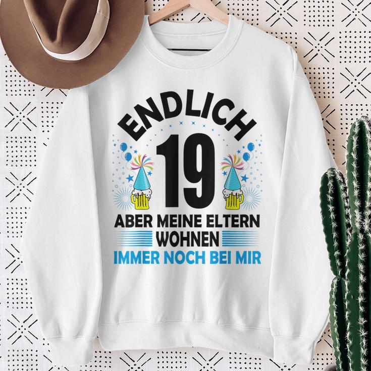 Endlich 19 Aber Meine Eltern Wohnen Noch Bei Mir Sweatshirt Geschenke für alte Frauen