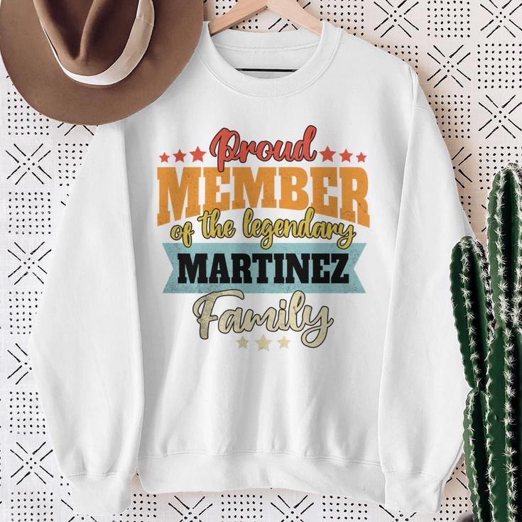 Martinez Surname Martinez Sweatshirt Geschenke für alte Frauen